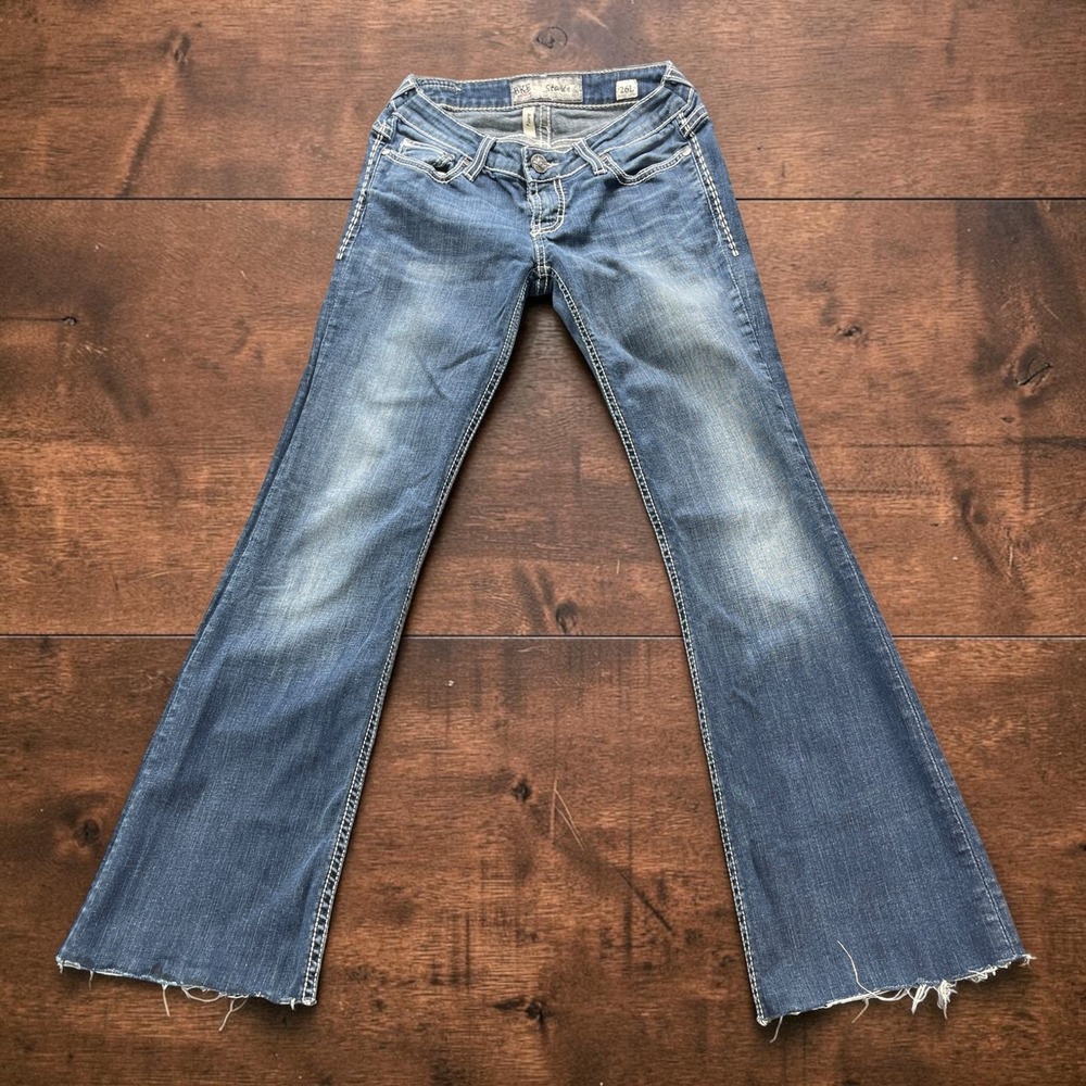 BKE Starlite Low Rise Flare Jeans Medium Wash Contrast Stitch Raw Hem W26xL30